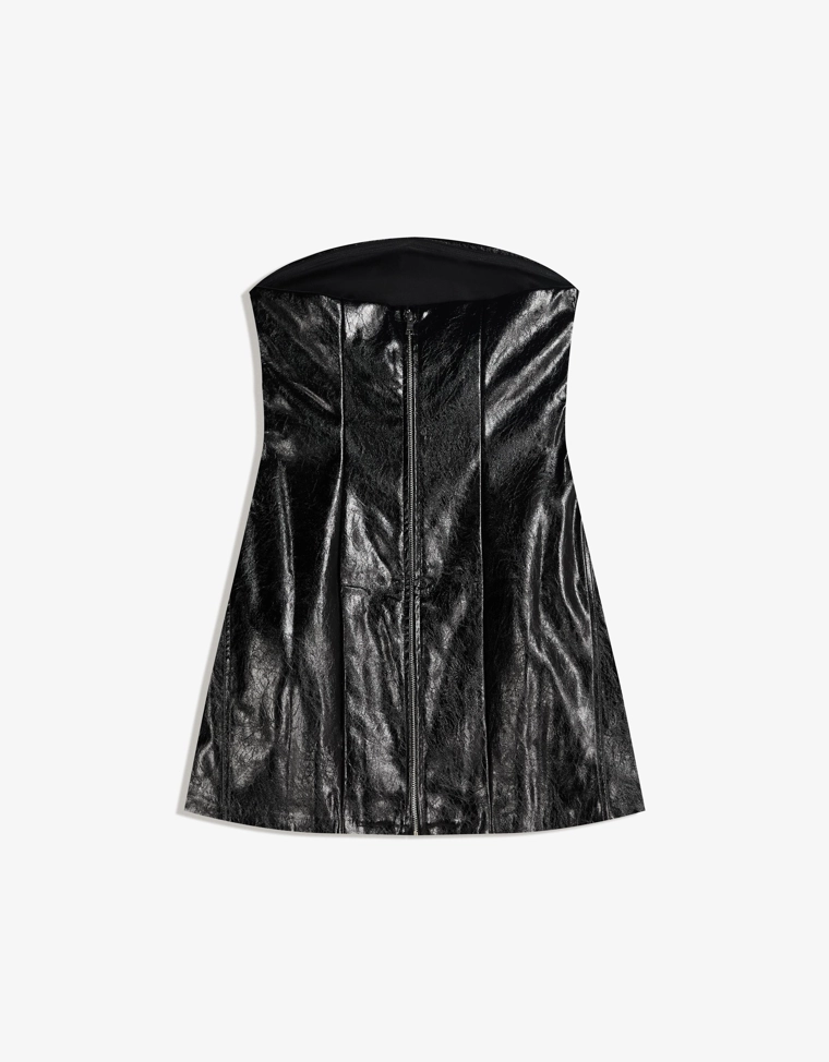 Мини-платье из искусственной кожи с пряжкой