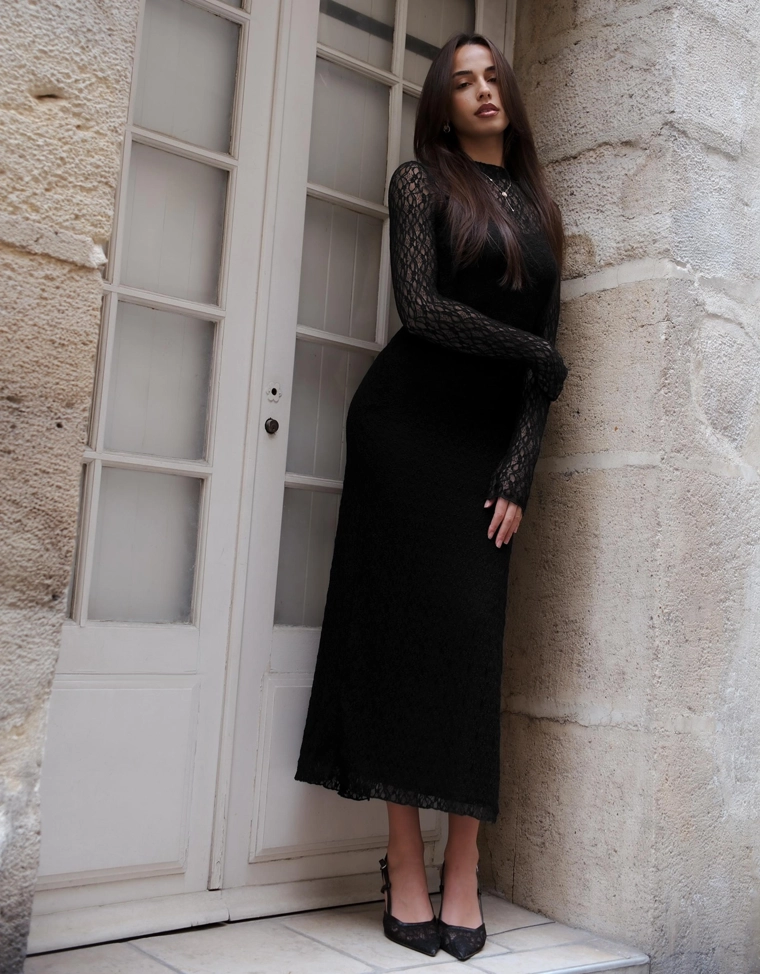 Кружевное платье миди с длинными рукавами