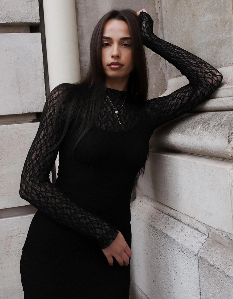 Кружевное платье миди с длинными рукавами