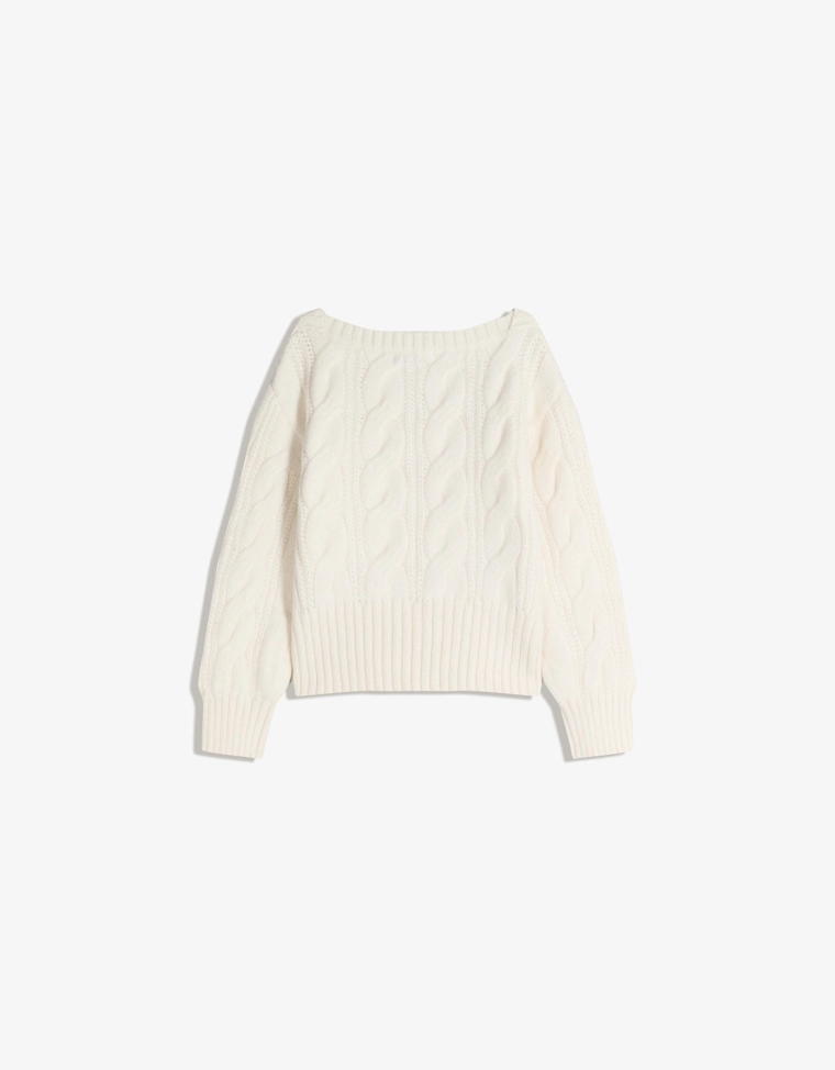 Свитер с вырезом «лодочка» и узором «косы»