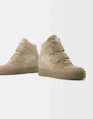 Высокие кроссовки на танкетке- Заказать в России