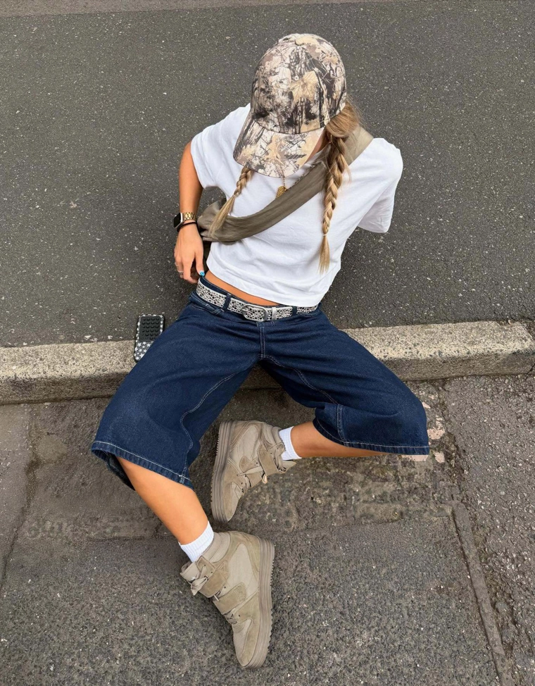 Высокие кроссовки на танкетке