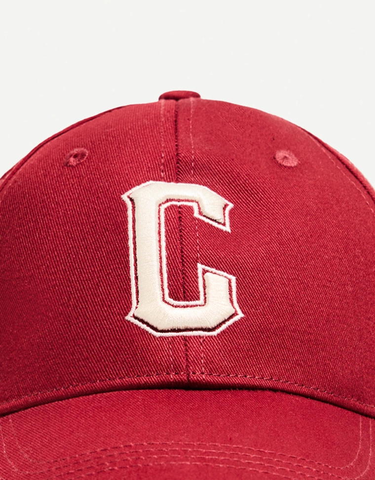 Бейсболка с вышивкой bershka