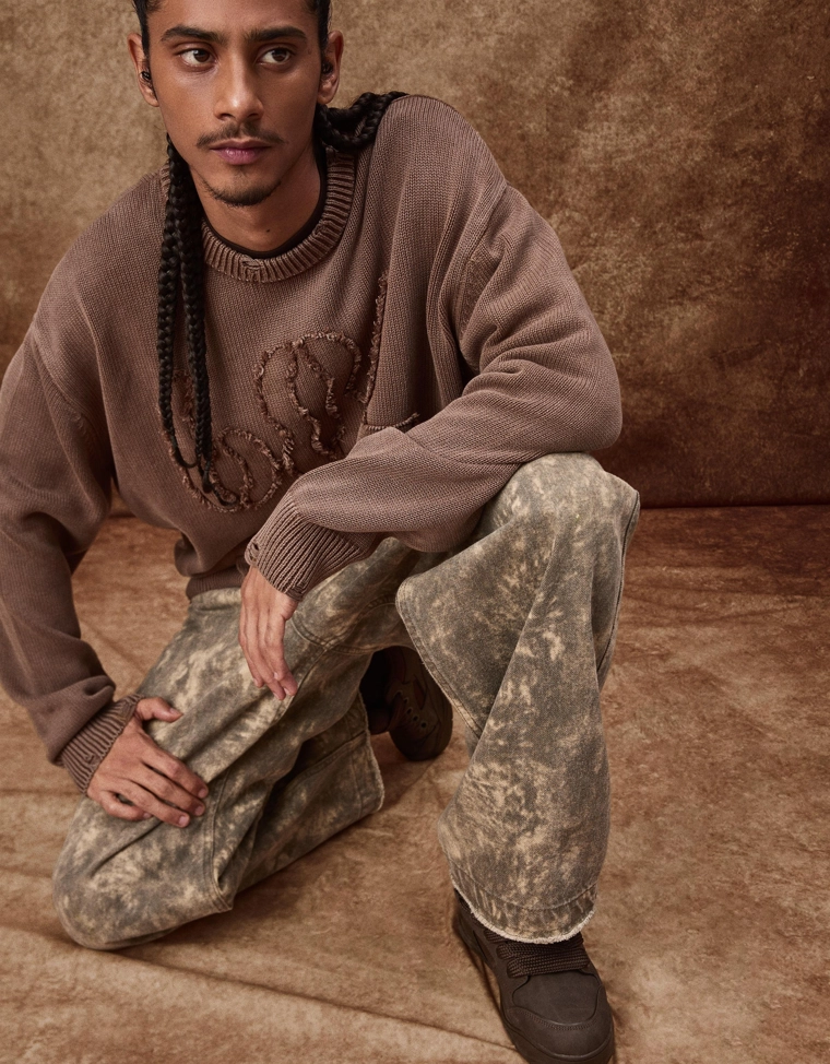 Брюки с заклепками и принтом