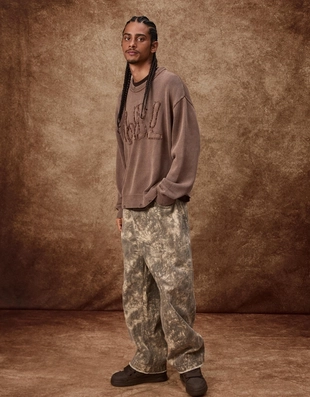 Брюки с заклепками и принтом- Заказать в России