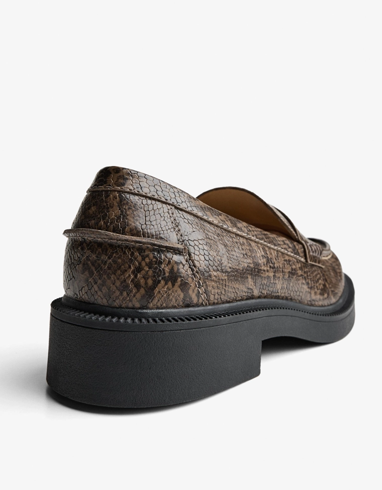 Мокасины с анималистическим принтом