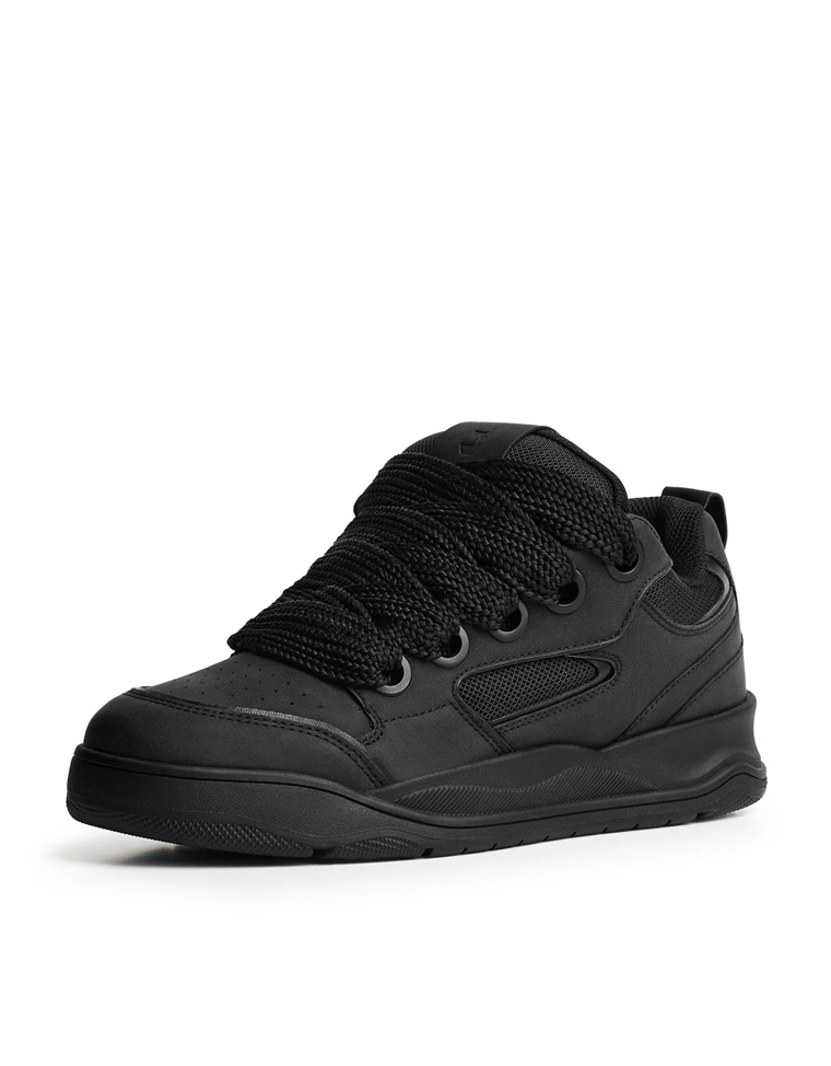 Объемные кроссовки в скейтерском стиле