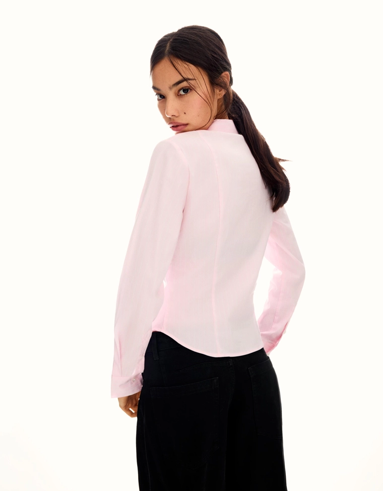 Рубашка приталенного кроя с разрезом