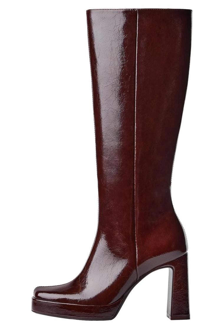 High-heel platform boots