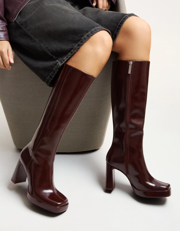 High-heel platform boots