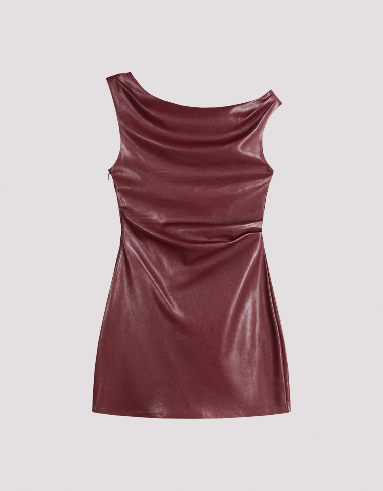 Мини-платье асимметричного кроя из искусственной кожи