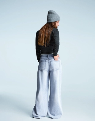 Джинсы с широкими штанинами- Заказать в России