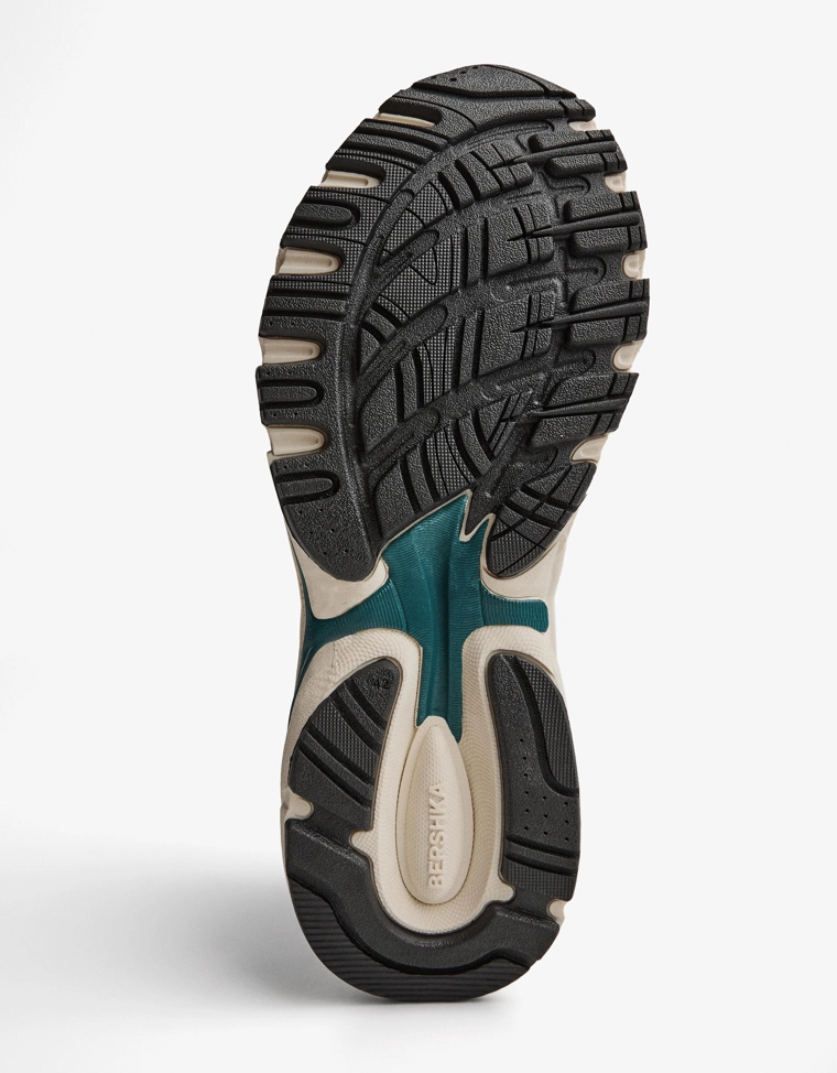 Мульти-пара кроссовок