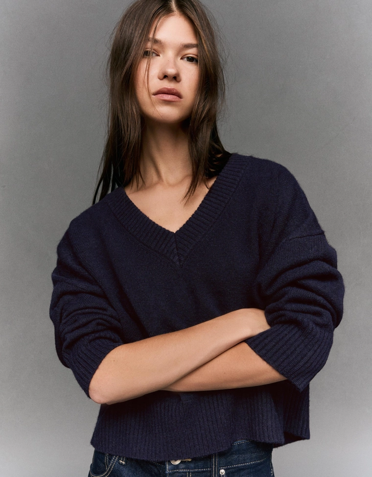 Укороченный джемпер с V-образным вырезом