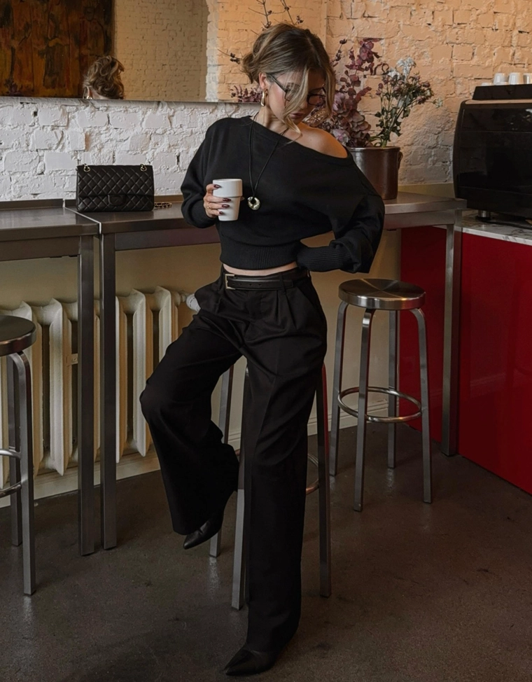 Асимметричный свитер с низом в рубчик