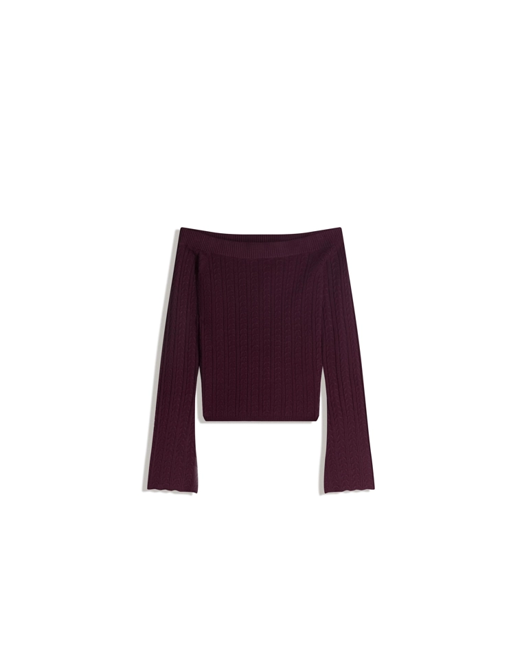 Свитер с открытыми плечами и плетеным узором