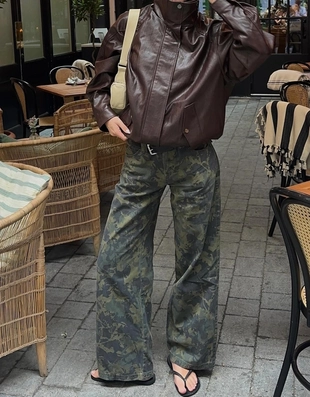 Брюки прямого кроя с принтом- Заказать в России