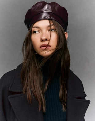 Берет из искусственной кожи- Заказать в России