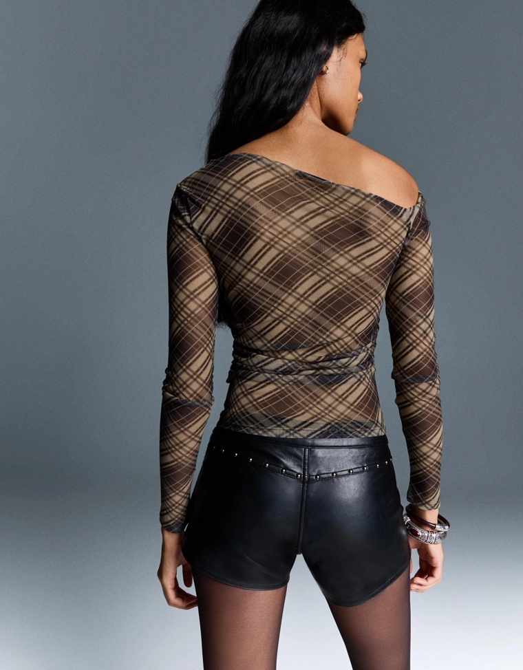 Лонгслив из полупрозрачной ткани в клетку