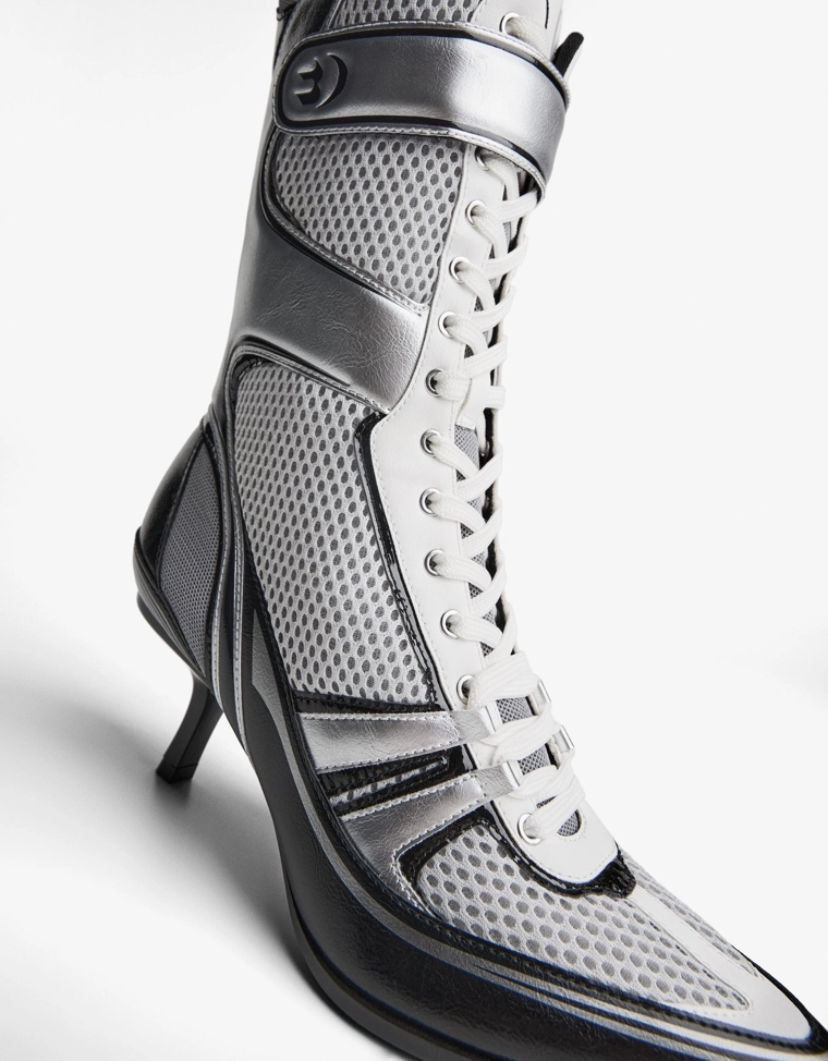 Ботильоны на каблуке в футбольном стиле