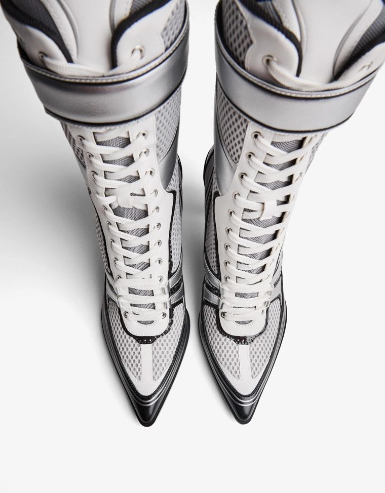 Ботильоны на каблуке в футбольном стиле