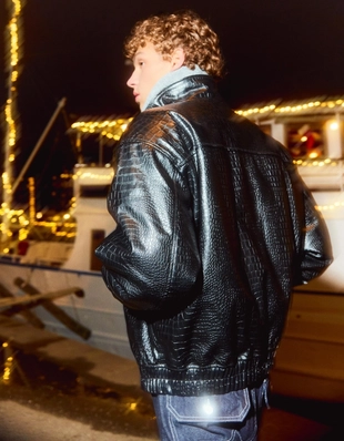 Куртка из искусственной кожи с анималистическим принтом- Заказать в России