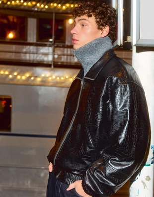 Куртка из искусственной кожи с анималистическим принтом- Заказать в России