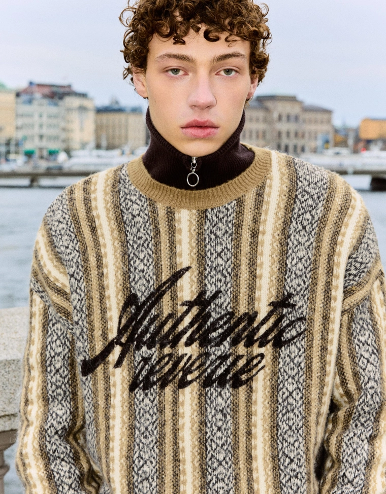 Свитер с принтом