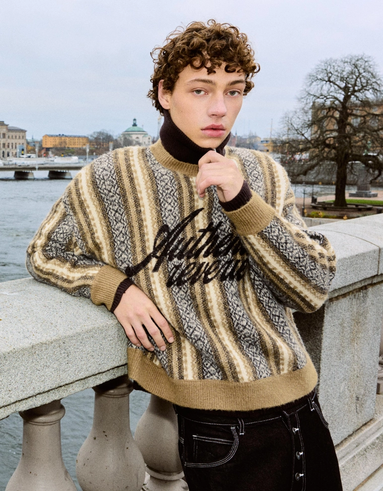 Свитер с принтом