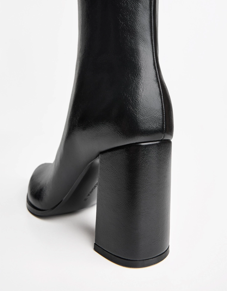 Сапоги на широком каблуке