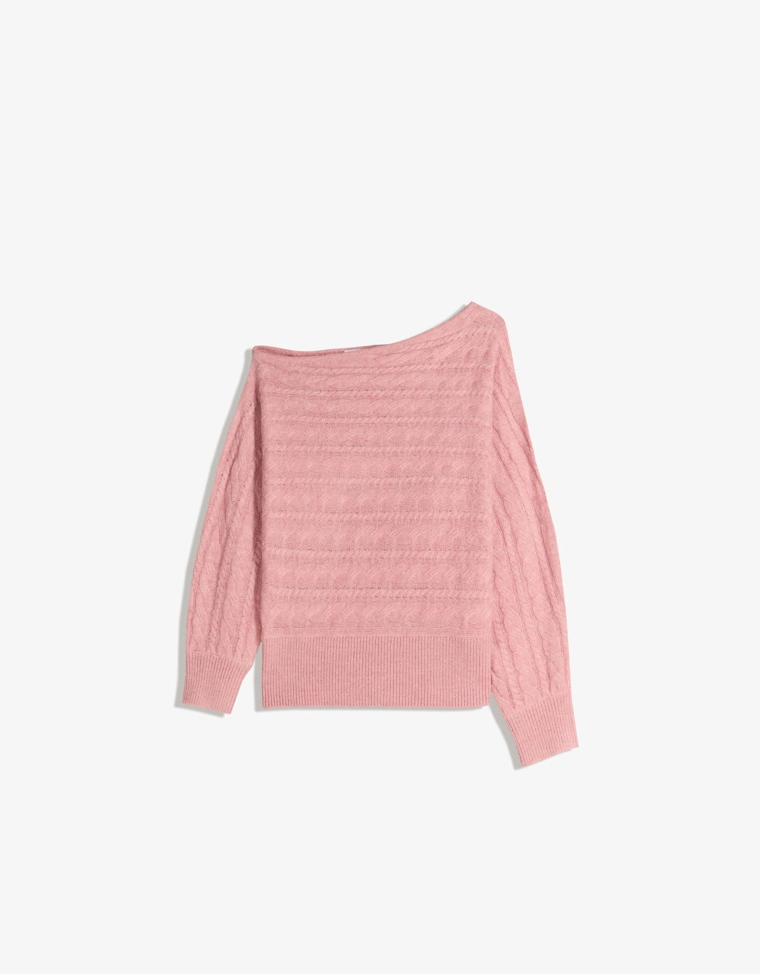 Асимметричный свитер с узором «косы»