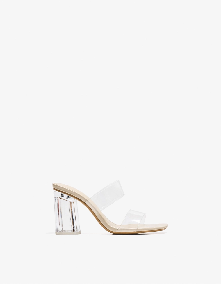 Босоножки на каблуке с виниловыми ремешками