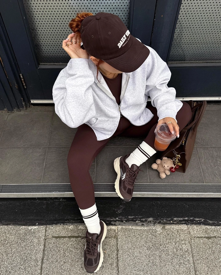 Кроссовки со вставками