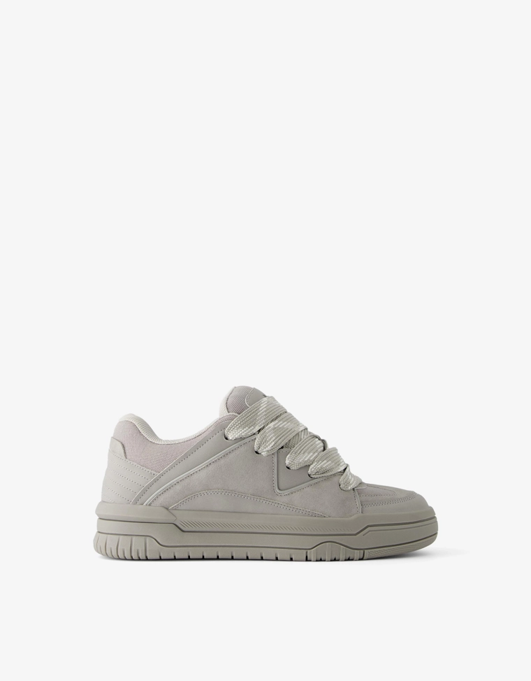 Объемные кроссовки в скейтерском стиле