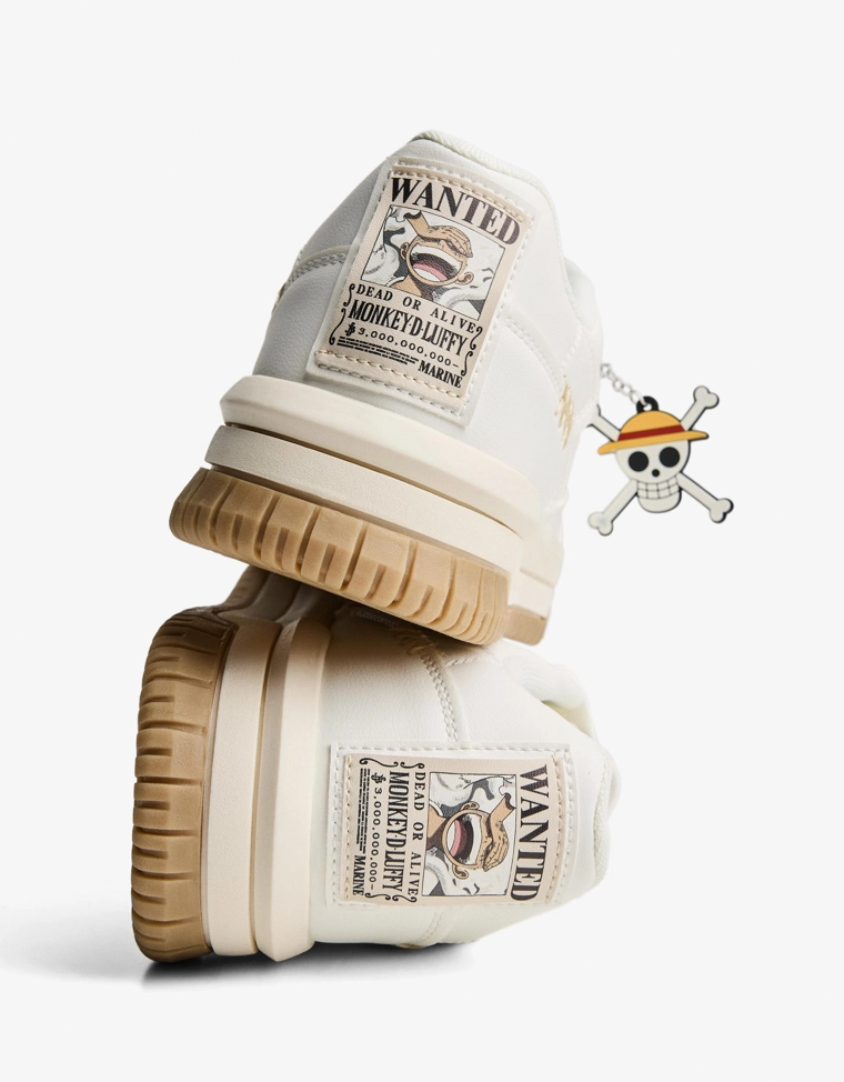 Кеды bershka с принтом one piece и брелоком