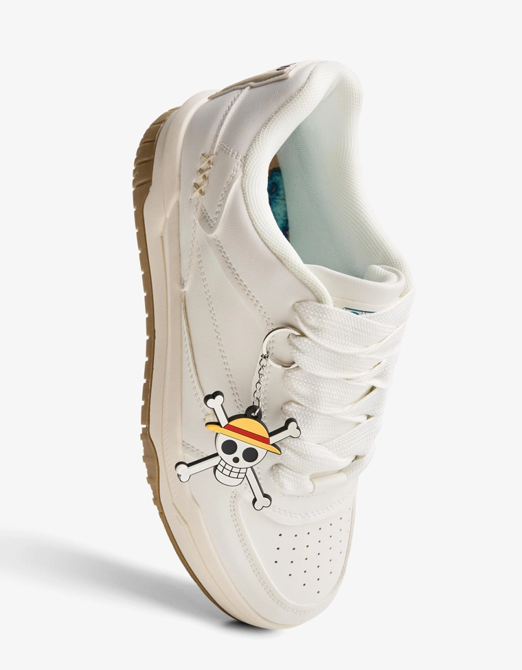 Кеды bershka с принтом one piece и брелоком