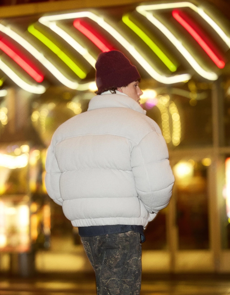 Пуховик с объемным вязаным узором