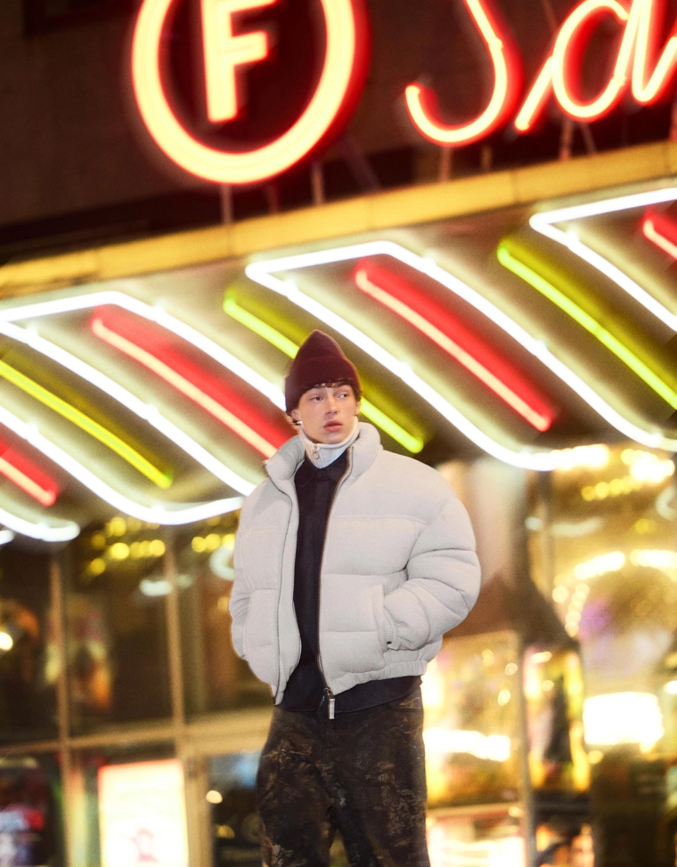 Пуховик с объемным вязаным узором