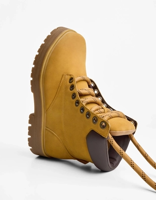 Ботинки с объемной мягкой деталью- Заказать в России