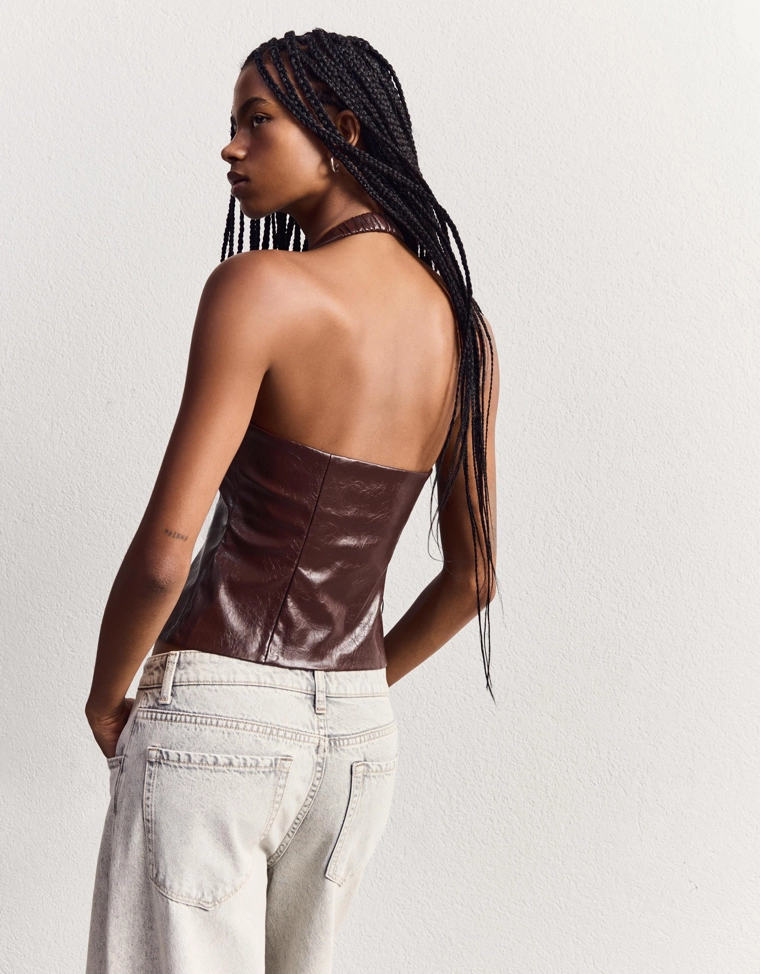 Топ из искусственной кожи с горловиной халтер и молнией