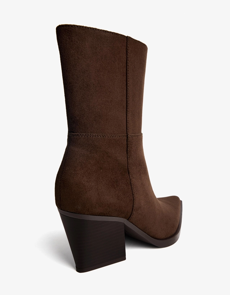 Ботильоны в ковбойском стиле на каблуке