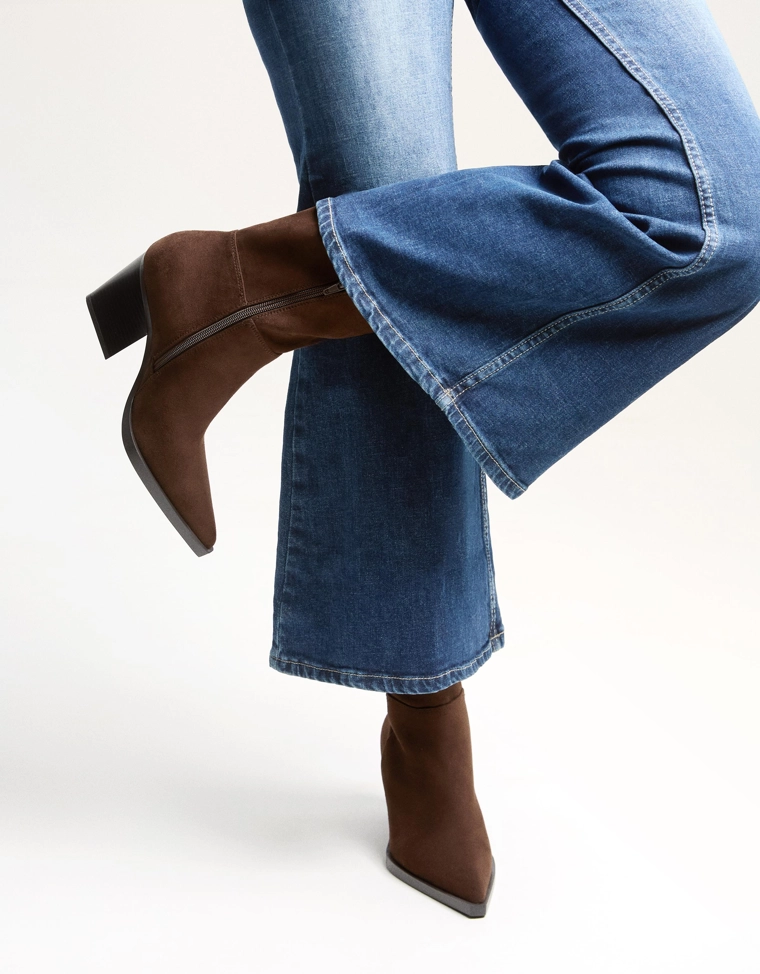 Ботильоны в ковбойском стиле на каблуке