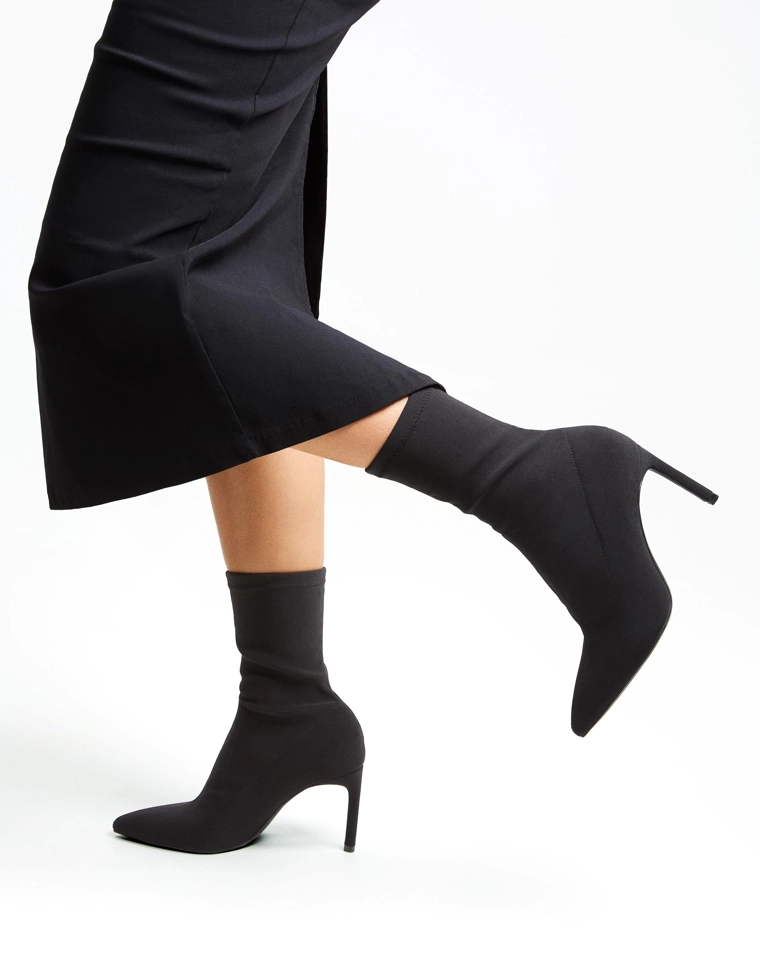 Облегающие ботильоны на каблуке