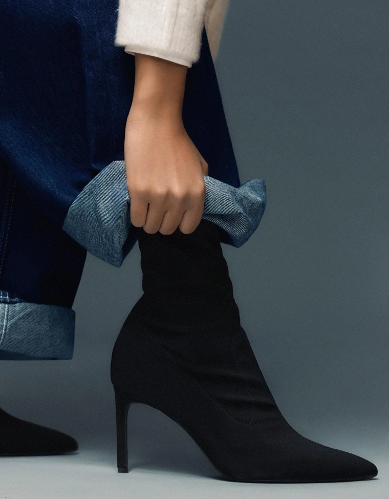 Облегающие ботильоны на каблуке