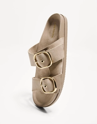 Кожаные босоножки на плоской подошве с пряжками- Заказать в России