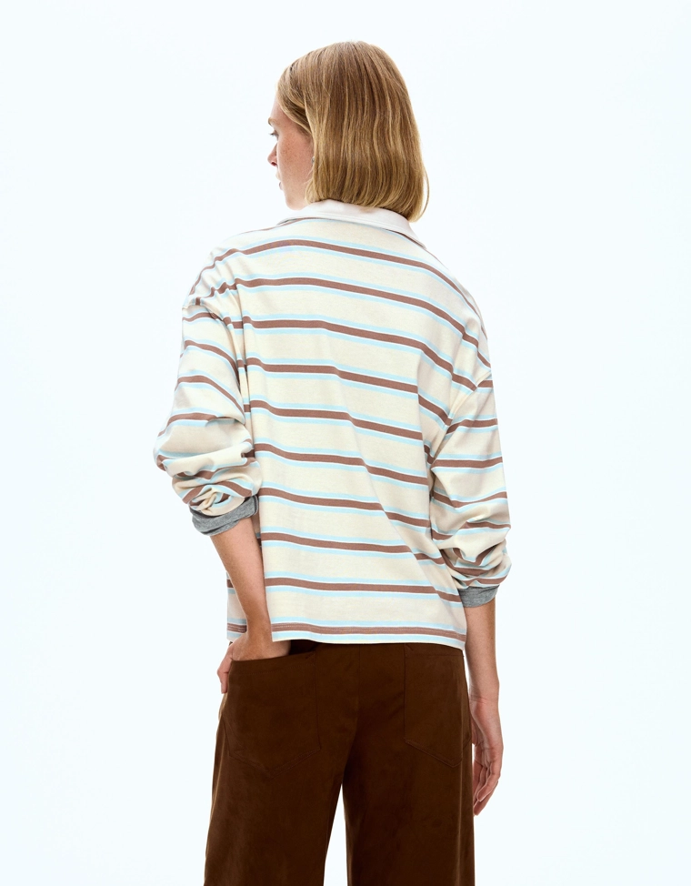 Футболка с длинными рукавами и воротником поло