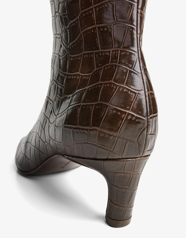 High-heel ankle boots with pointed toe