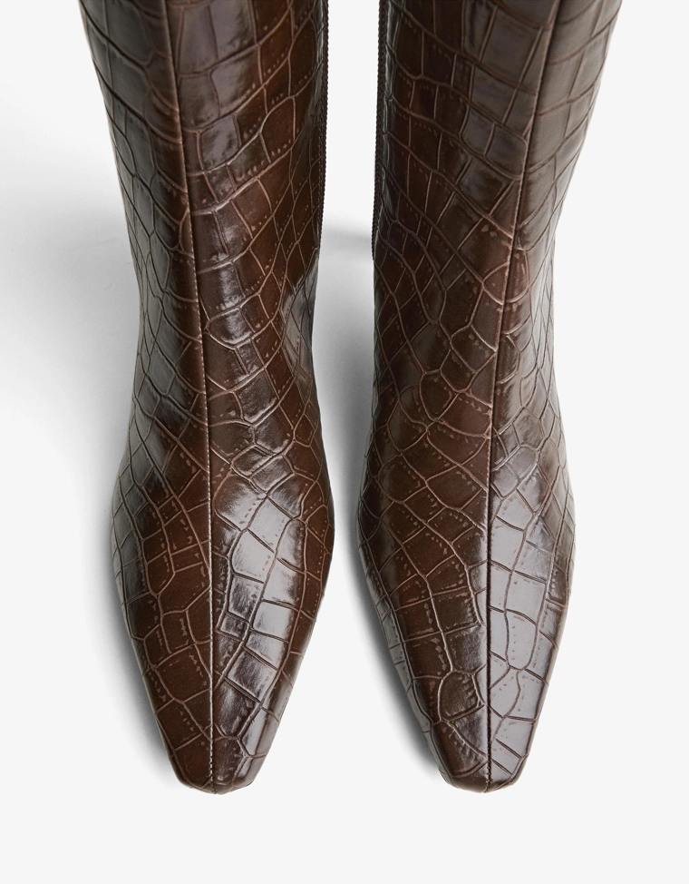 High-heel ankle boots with pointed toe