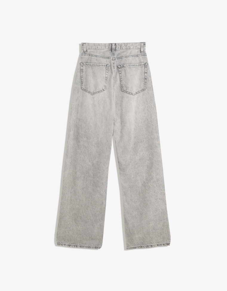 Джинсы с широкими штанинами и разрезами