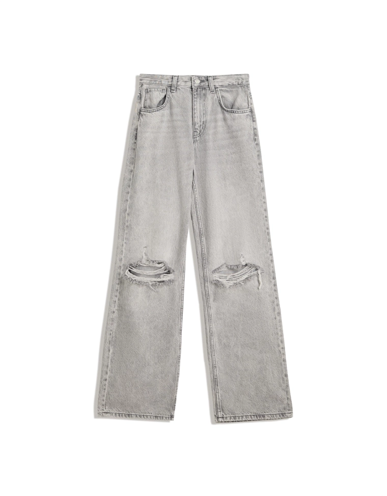 Джинсы с широкими штанинами и разрезами